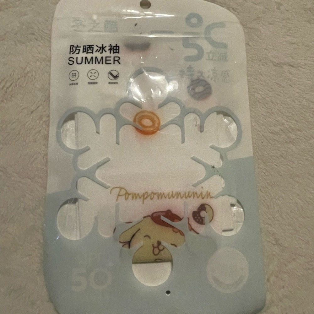 Pompommunin Sun protection ice sleeves.